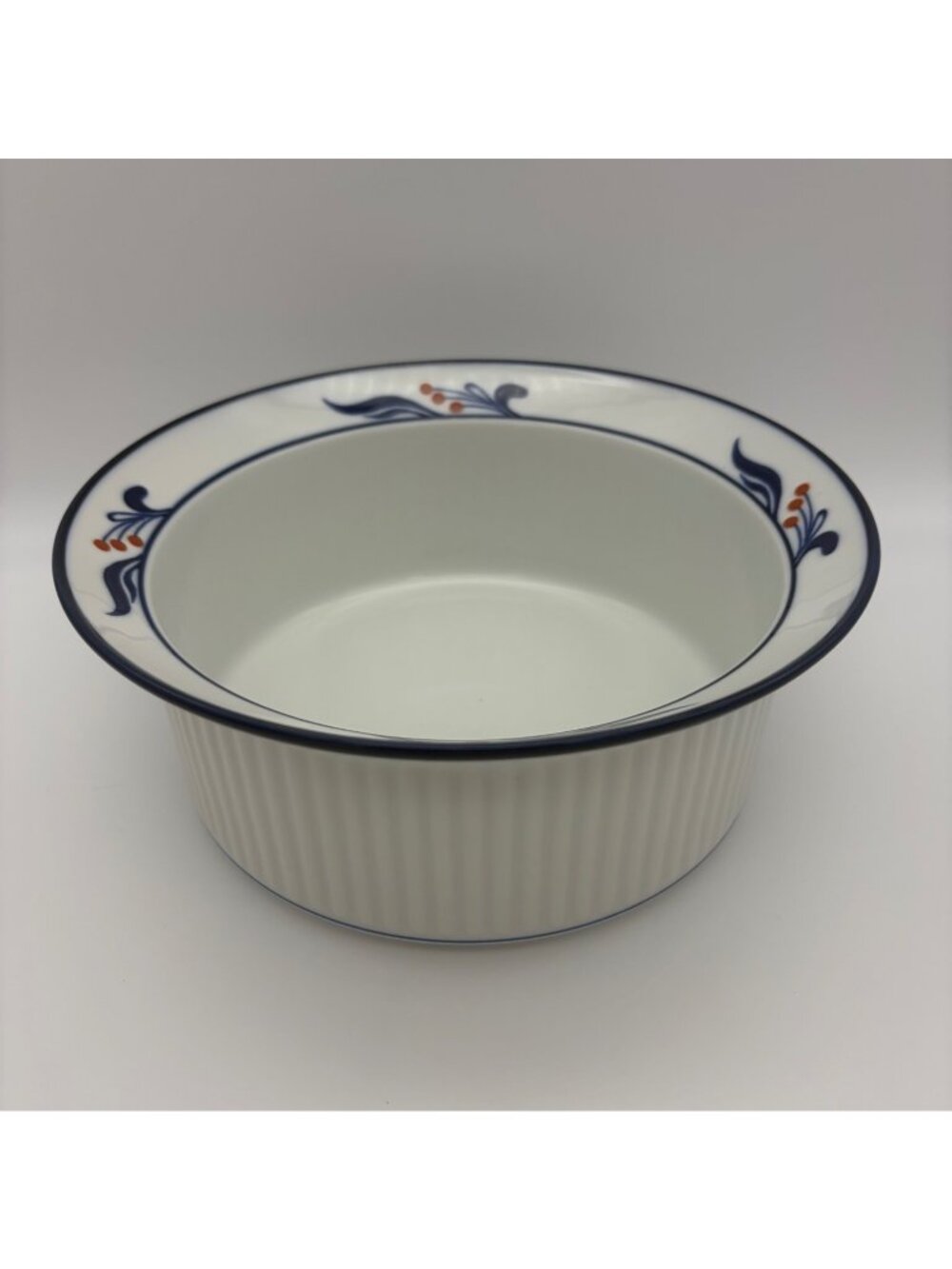 Dansk Bistro Maribo 8 Inch Round Vegetable Serving Bowl Blue Red Berry Japan Vtg - Picture 1 of 6